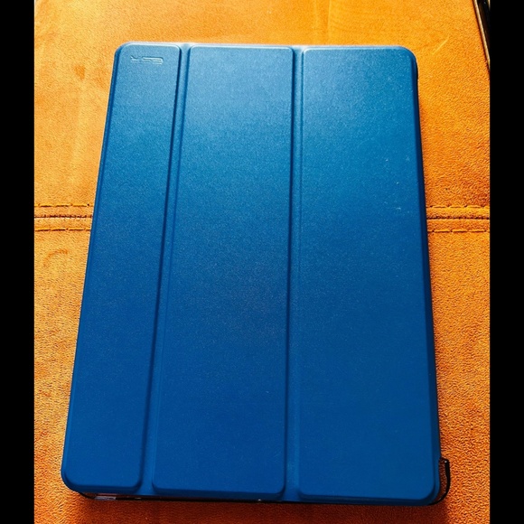 Apple iPad 9.7in with WiFi, 32GB 2017 Newest Model- Gold - Picture 4 of 6